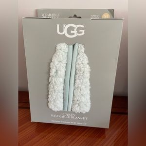 Brand new UGG Casey Wearable Blanket 6-12 Months Brand New In Box